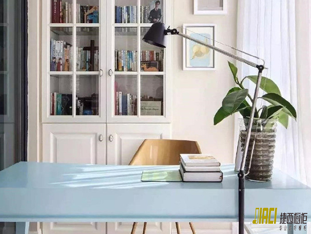 用陽臺改造的定制工作區，陽臺小空間改造大不同！